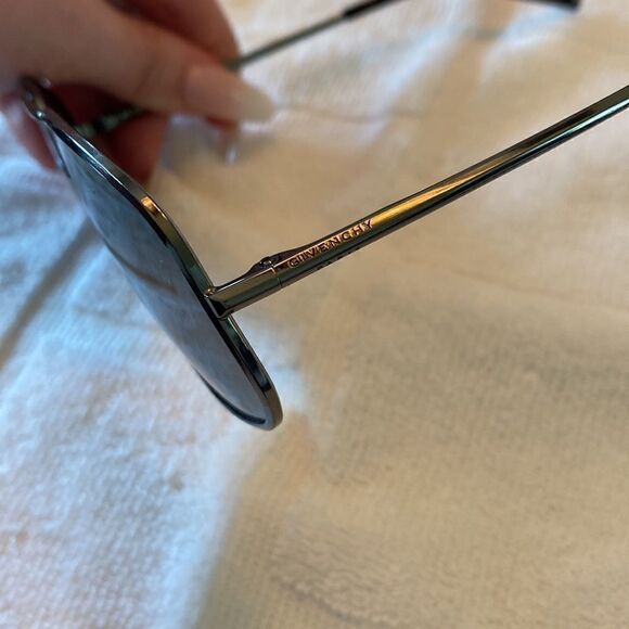 Givenchy Gradient Unisex Aviator sunglasses model GV 7193/S & Case $560 - Picture 6 of 11